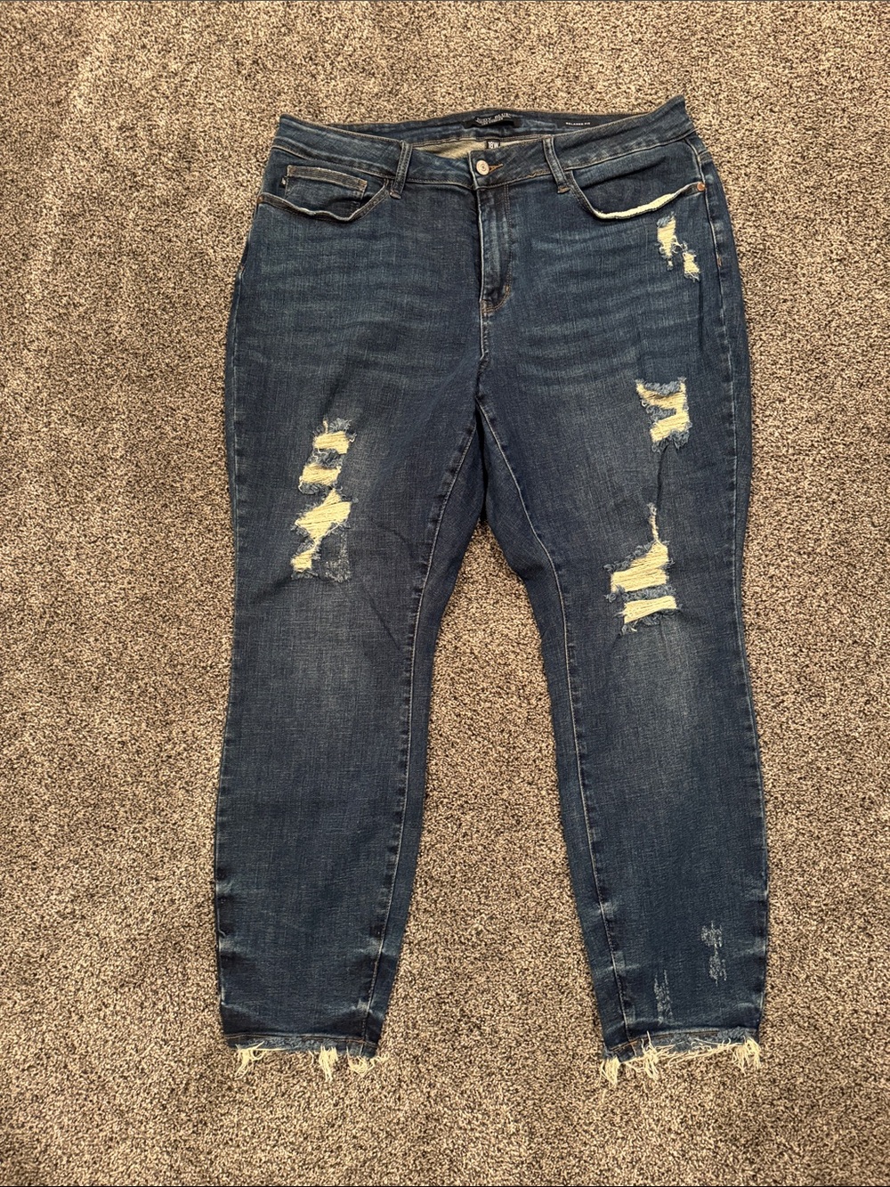 Judy Blue Dark Blue Distressed Ankle Crop Jeans